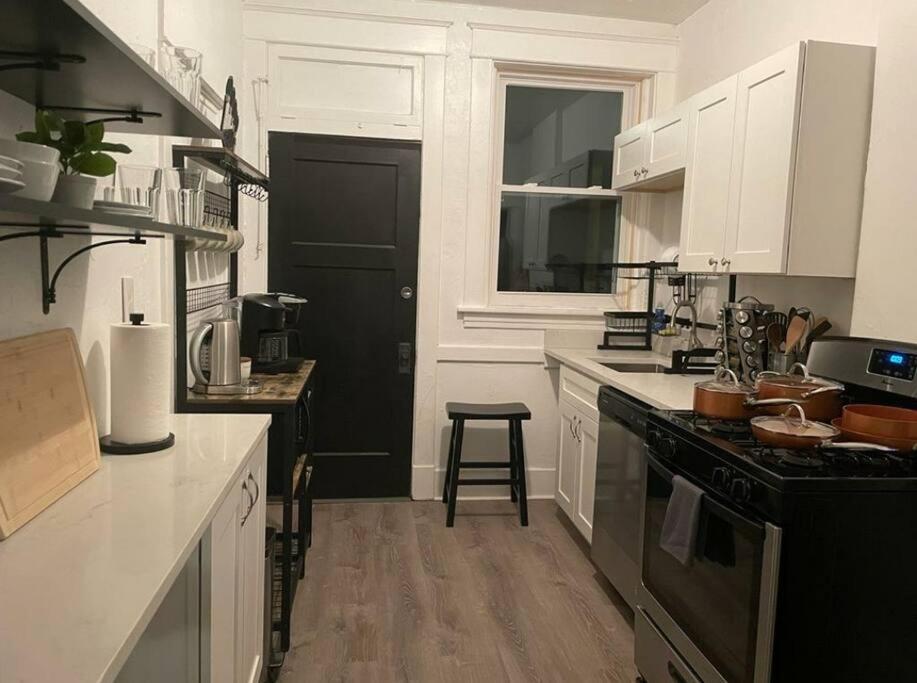 Appartamento Lovely 2Br W Office Space - King Bed & Alexa Pittsburgh Esterno foto
