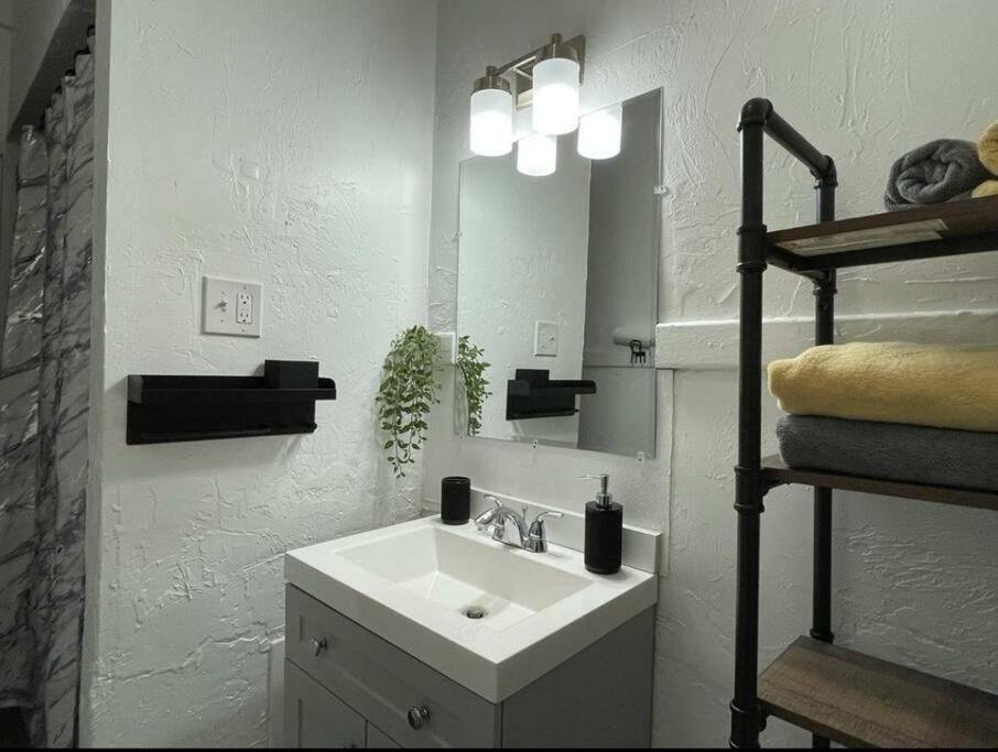 Appartamento Lovely 2Br W Office Space - King Bed & Alexa Pittsburgh Esterno foto