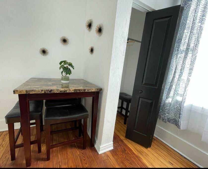 Appartamento Lovely 2Br W Office Space - King Bed & Alexa Pittsburgh Esterno foto