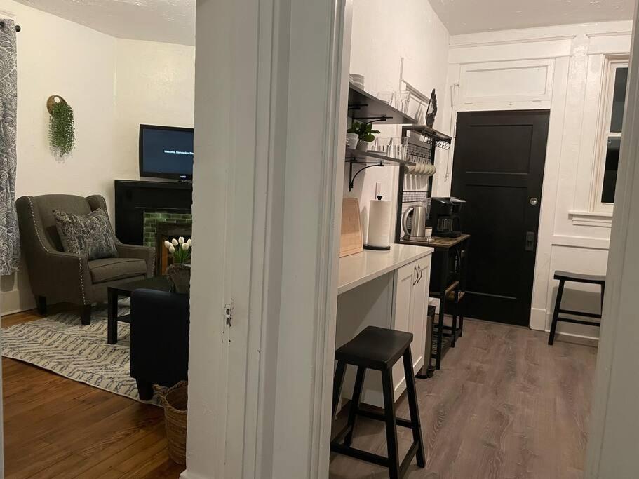 Appartamento Lovely 2Br W Office Space - King Bed & Alexa Pittsburgh Esterno foto