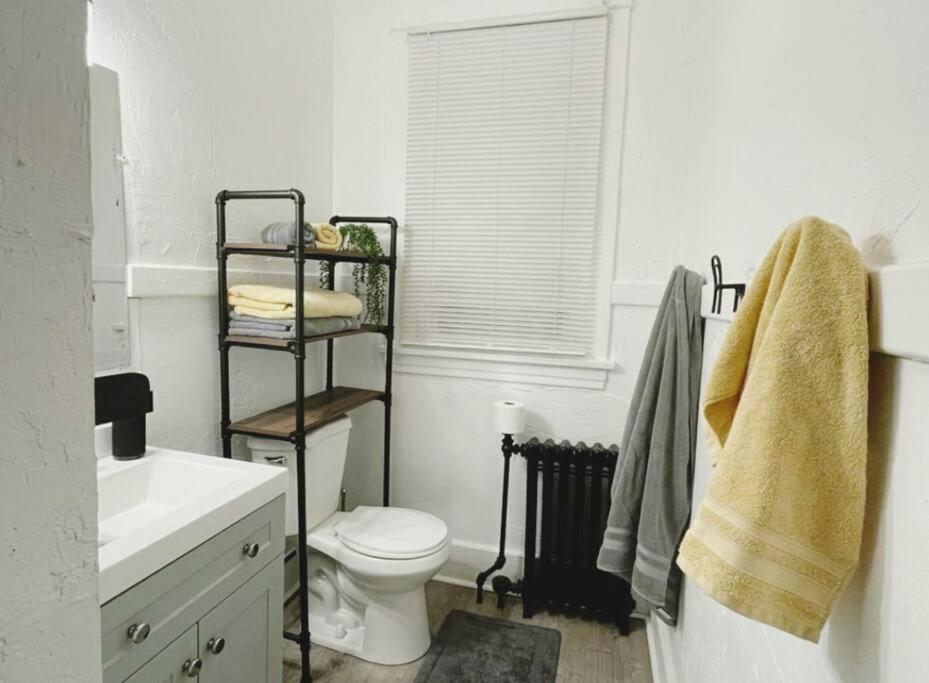 Appartamento Lovely 2Br W Office Space - King Bed & Alexa Pittsburgh Esterno foto